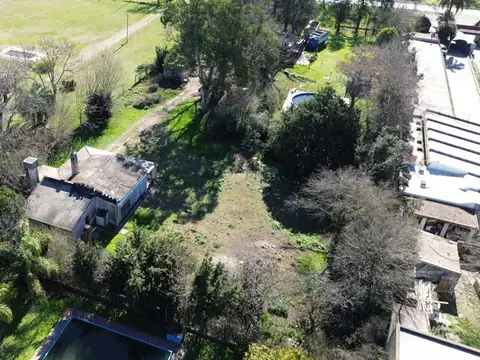 Se vende quinta c/lote de 3.284m2 sobre Ruta NN°33