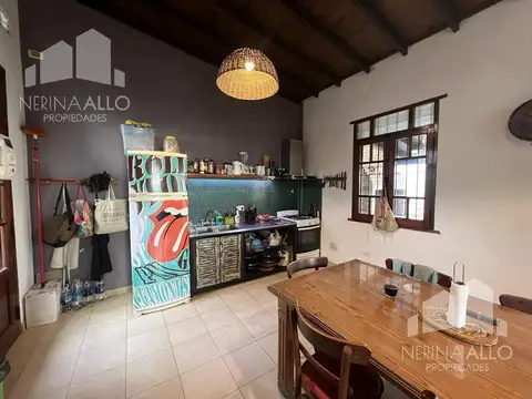 Casa 4 ambientes con 2 baños