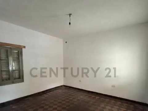 Casa 5 ambientes con 1 baño