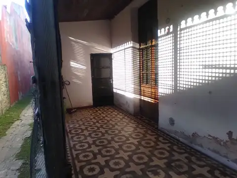Lote con Casa 3 Amb Local al Frente Gran Potencial