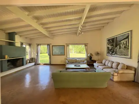 Casa en Venta con 4 cocheras