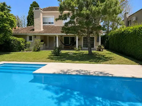 Casa  en Venta en Los Jazmines, Pilar del Este, Pilar