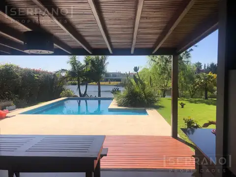 Casa 5 ambientes con 3 baños