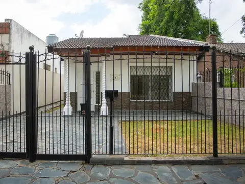 Casa en Venta con 2 cocheras