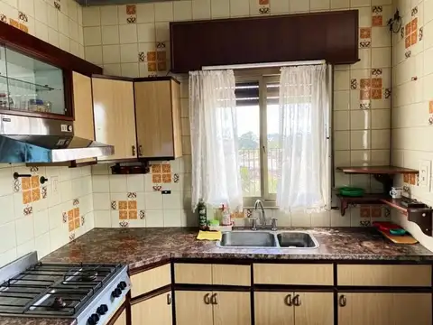 Casa 5 ambientes con 2 baños