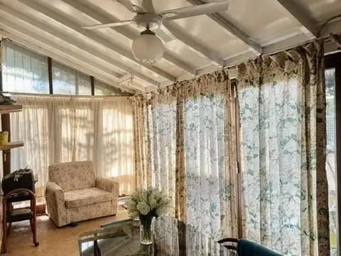 CHALET SOBRE LOTE DE 10 x 40-