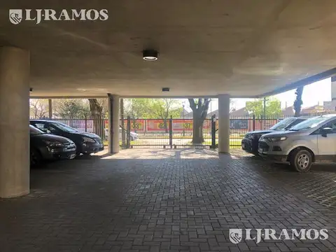 Oficina en Venta con 6 cocheras