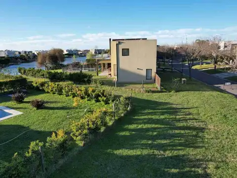 Av. de los Lagos