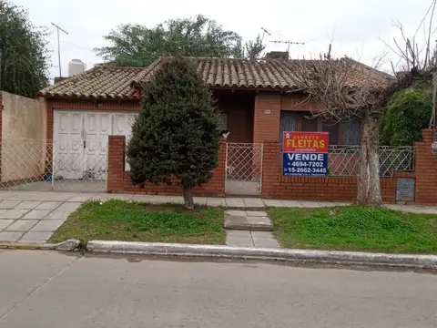 Venta Comoda Casa De 4 Ambientes + Mono ambiente al fondo en Gregorio de Laferrere