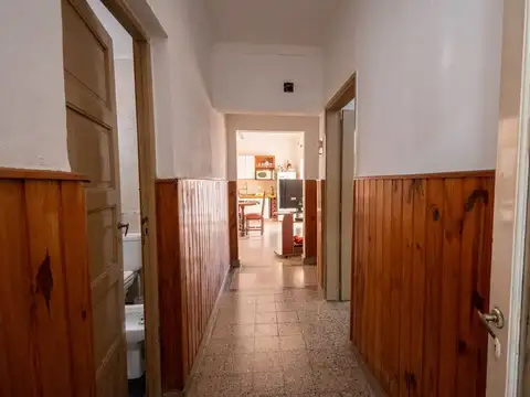 CASA CON LOCAL COMERCIAL EN IMPORTANTE AVENIDA