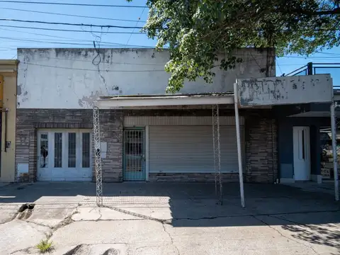 CASA CON LOCAL COMERCIAL EN IMPORTANTE AVENIDA