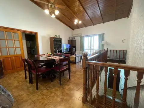 Casa 5 ambientes con 3 baños
