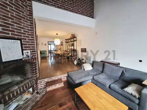 Casa 4 ambientes con 2 baños
