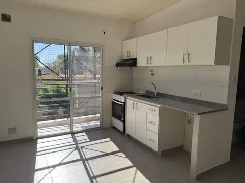 Depto Tipo Casa en Alquiler en Quilmes, $ 420.000