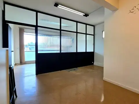VENTA OFICINA OLIVOS LUMINOSO