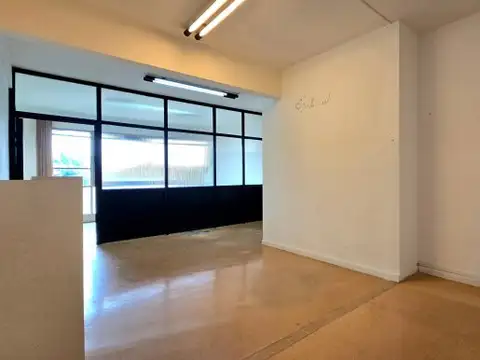 VENTA OFICINA OLIVOS LUMINOSO