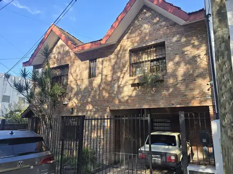 VENTA CASA 5 AMBIENTES EN VILLA ADELINA