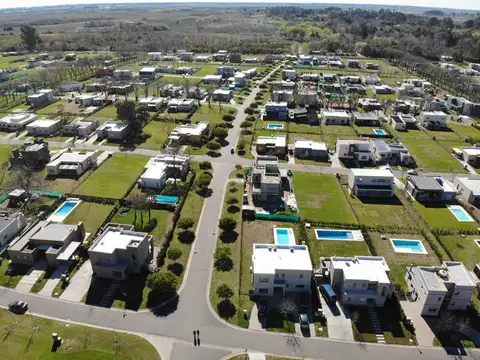 Espectacular Lote En Venta En Barrio Santa Emilia, Pilar Del