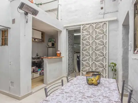 Casa 4 ambientes con 2 baños