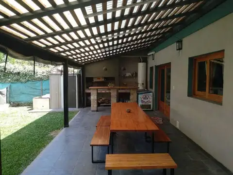 Casa en Venta con 4 cocheras