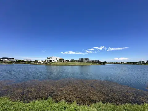 Terreno/lote al agua en venta - Barrio Marinas Puertos