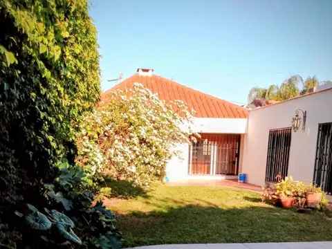 A pasos del Jockey Club - Terreno: 516m² Sup Cub: 270m²