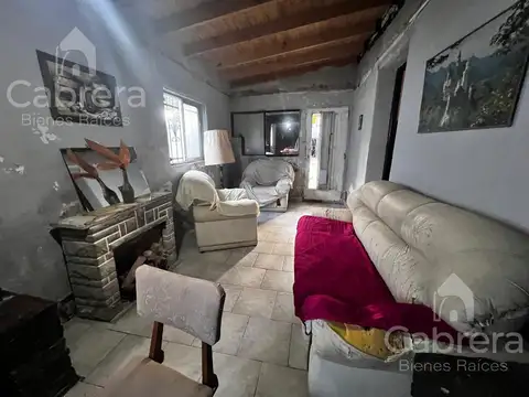 Casa 7 ambientes con 2 baños