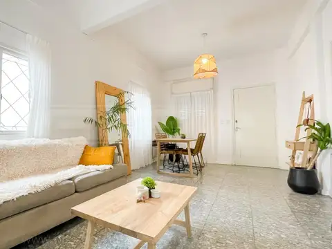 Casa en Alquiler con 2 cocheras