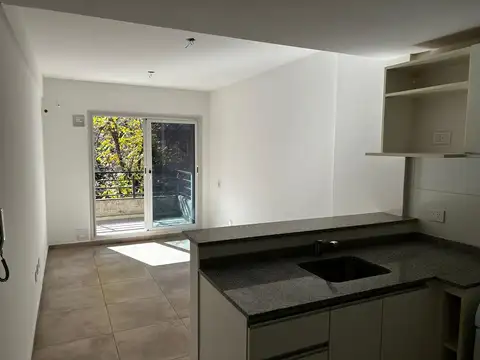 ALQUILER DEPTO 1 DORMITORIO CON COCHERA FRENTE BALCON