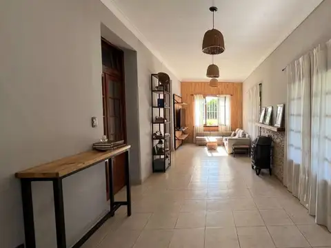 CASA 4 DORMITORIOS VENTA LA PLATA QUINCHO Y PILETA