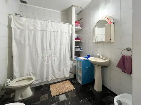 VENTA - Casa de 2 dormitorios con cochera en Cañada de Gomez, Santa Fe.