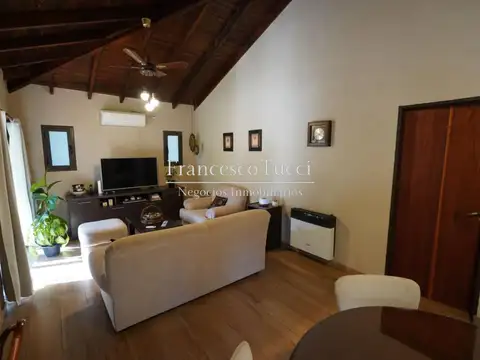 La prensa y miro  al 1100