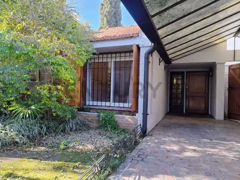 Casa 6 ambientes con 4 baños