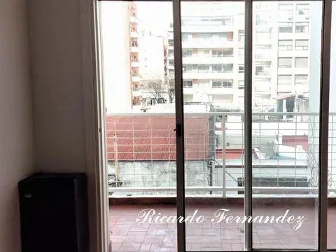 EXCELENTE DEPARTAMENTO 3 AMBIENTES, COCINA COMEDOR, BALCÓN