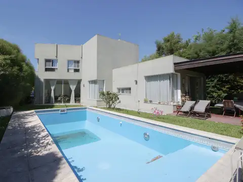 Casa en Venta de 4 ambientes / Barrio Buen Retiro - Pilar - Apto crédito / ACEPTA PERMUTA