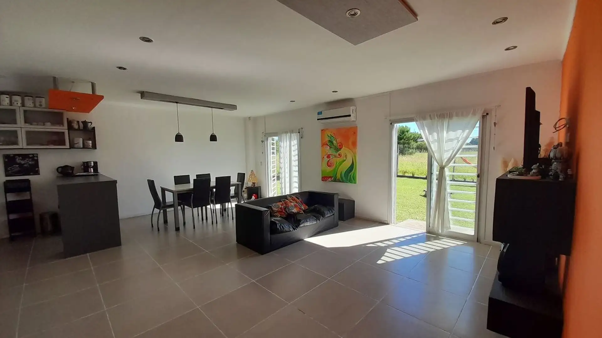 VENTA CASA 3 AMB MODERNA CON PARQUE Y GARAGE