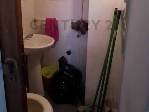 VENTA LOCAL + DEPARTAMENTO 2 DORMITORIOS (frente a la Municipalidad de Ensenada)