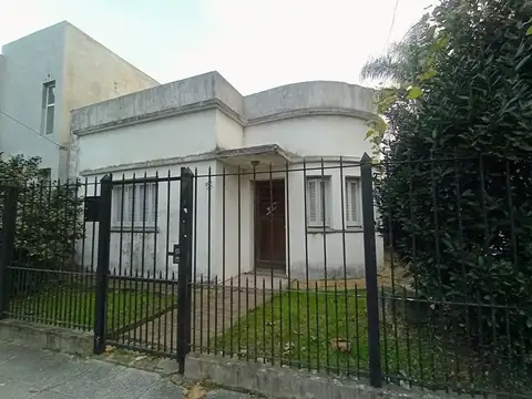 VENTA CASA 3 AMB CON PATIO A RECICLAR QUILMES