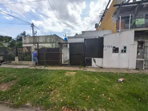 Casa 14 ambientes con 6 baños