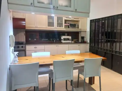 Casa en Alquiler con 2 cocheras