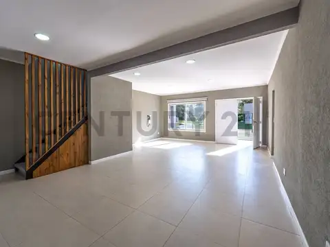 VENTA CASA 4 AMB BARRIO CERRADO ALVAREZ DEL BOSQUE MORENO