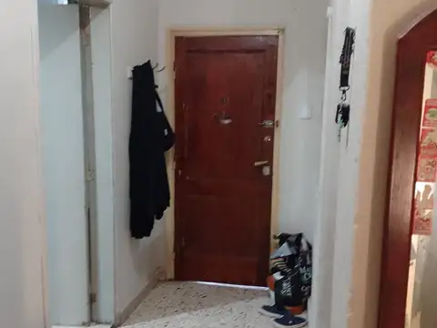 CASA CON GRAN PARQUE EN JOSE C. PAZ