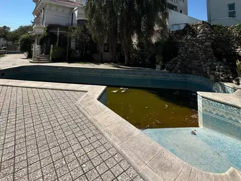 Casa 10 ambientes con 5 baños