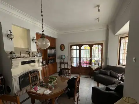 Hipólito Yrigoyen 700, Piso 0