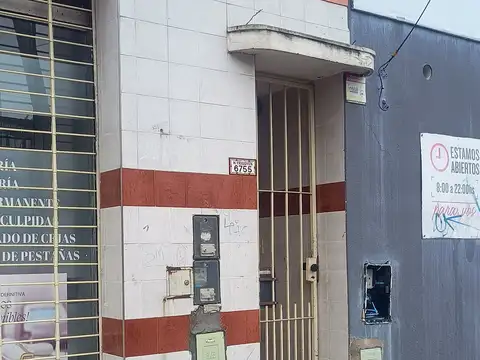 Avenida Hipólito Yrigoyen 6700