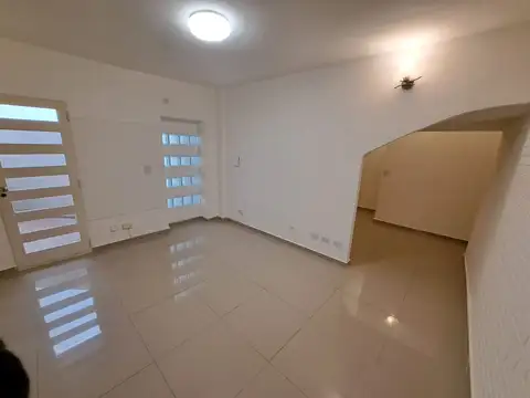 Depto Tipo Casa 3 ambientes con 2 baños