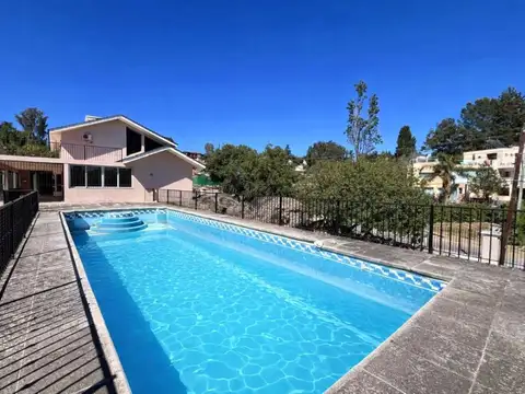 Casa Villa del Lago bajada al lago.