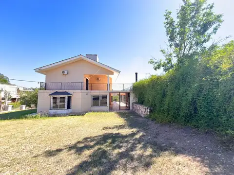 Casa Villa del Lago bajada al lago.