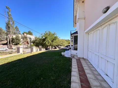Casa en Venta con 3 cocheras