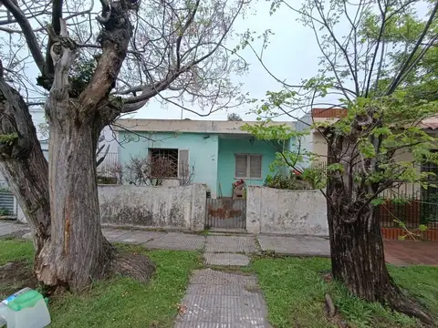 VENTA CASA 3 AMB EN PILAR PARA RECICLAR